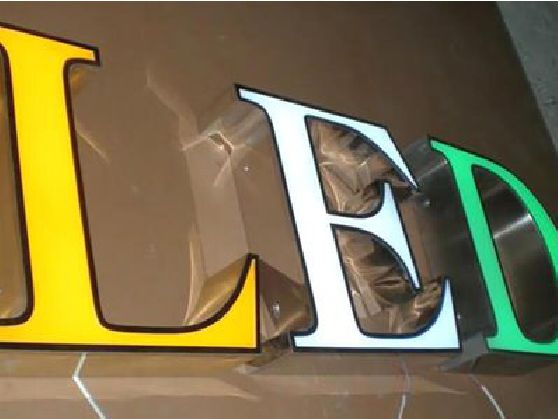 灵川介绍LED招牌的基础知识。